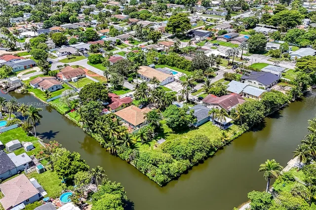 $4,500 | 216 Southwest 6th Street, Unit 216, Hallandale Beach, FL 33009