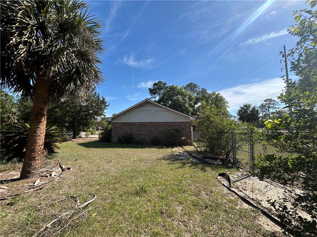 103 Cartwright Circle Brunswick, GA 31525 - Photo 4 of 5 Side of home.