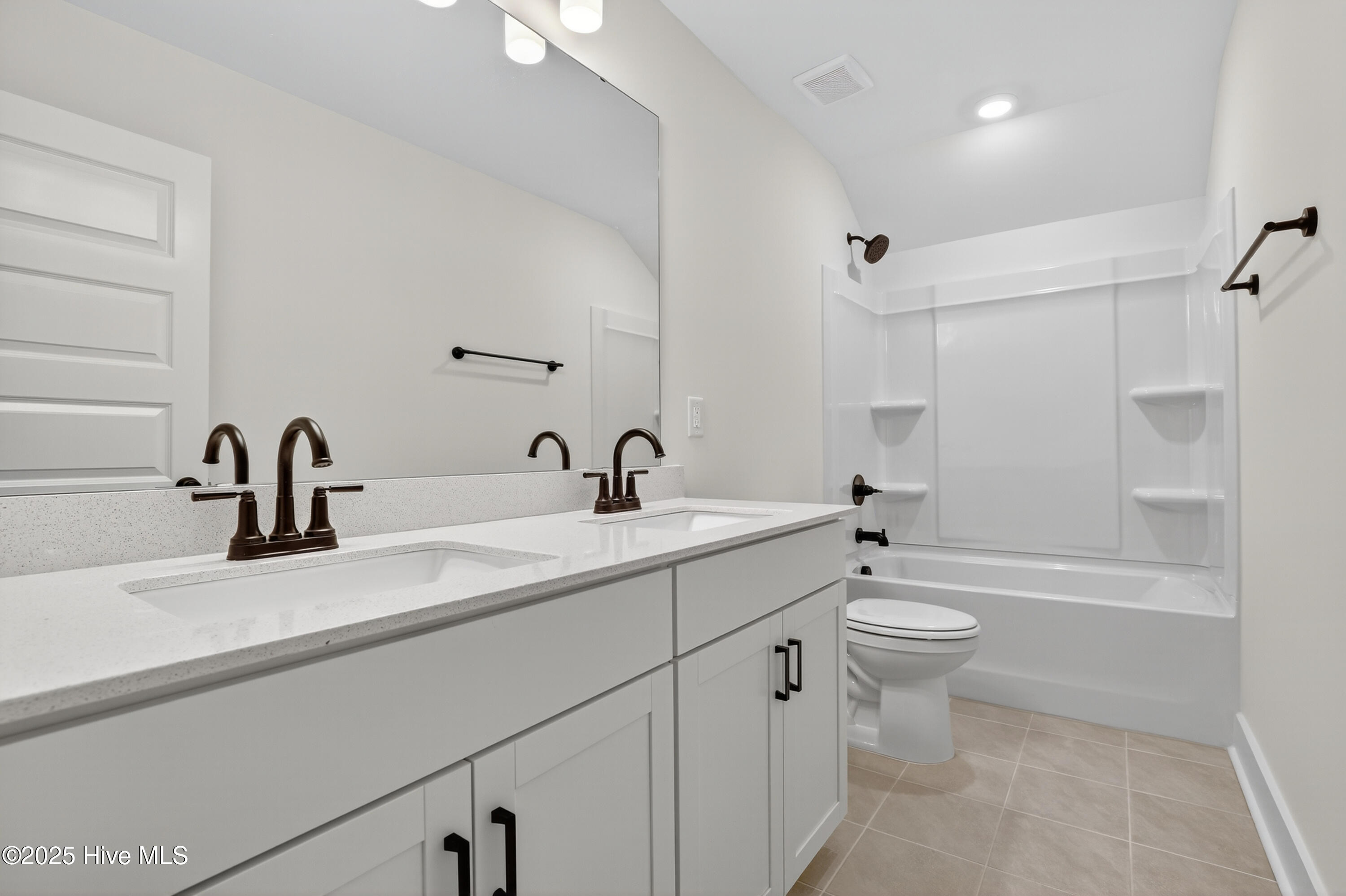 158 Lookout Point Hampstead, NC 28443 - Photo 15 of 24 **Similar Home, Finishes Will Vary**