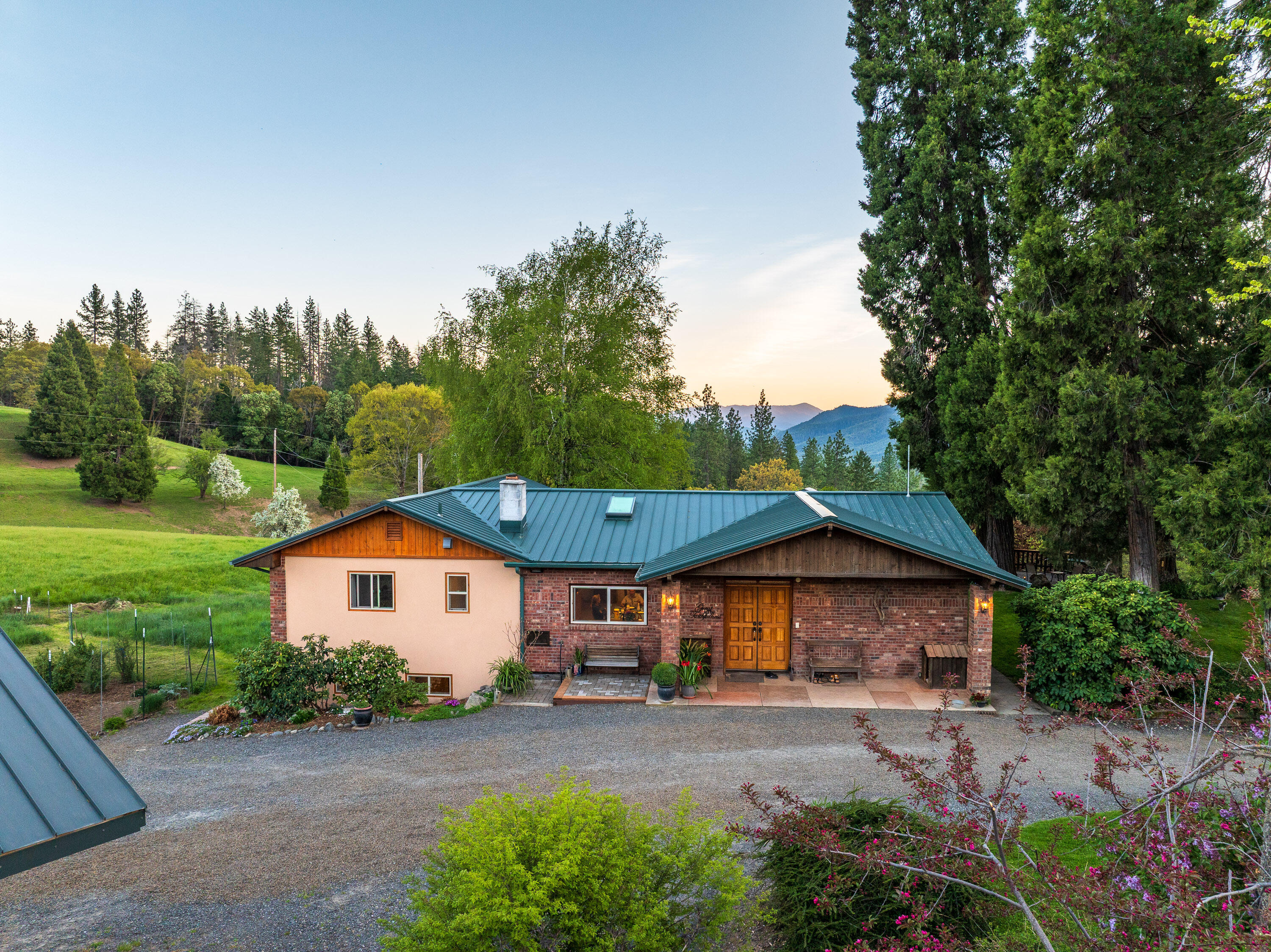 12310 Ramsey Road Gold Hill, OR 97525 - Photo 6 of 73 014