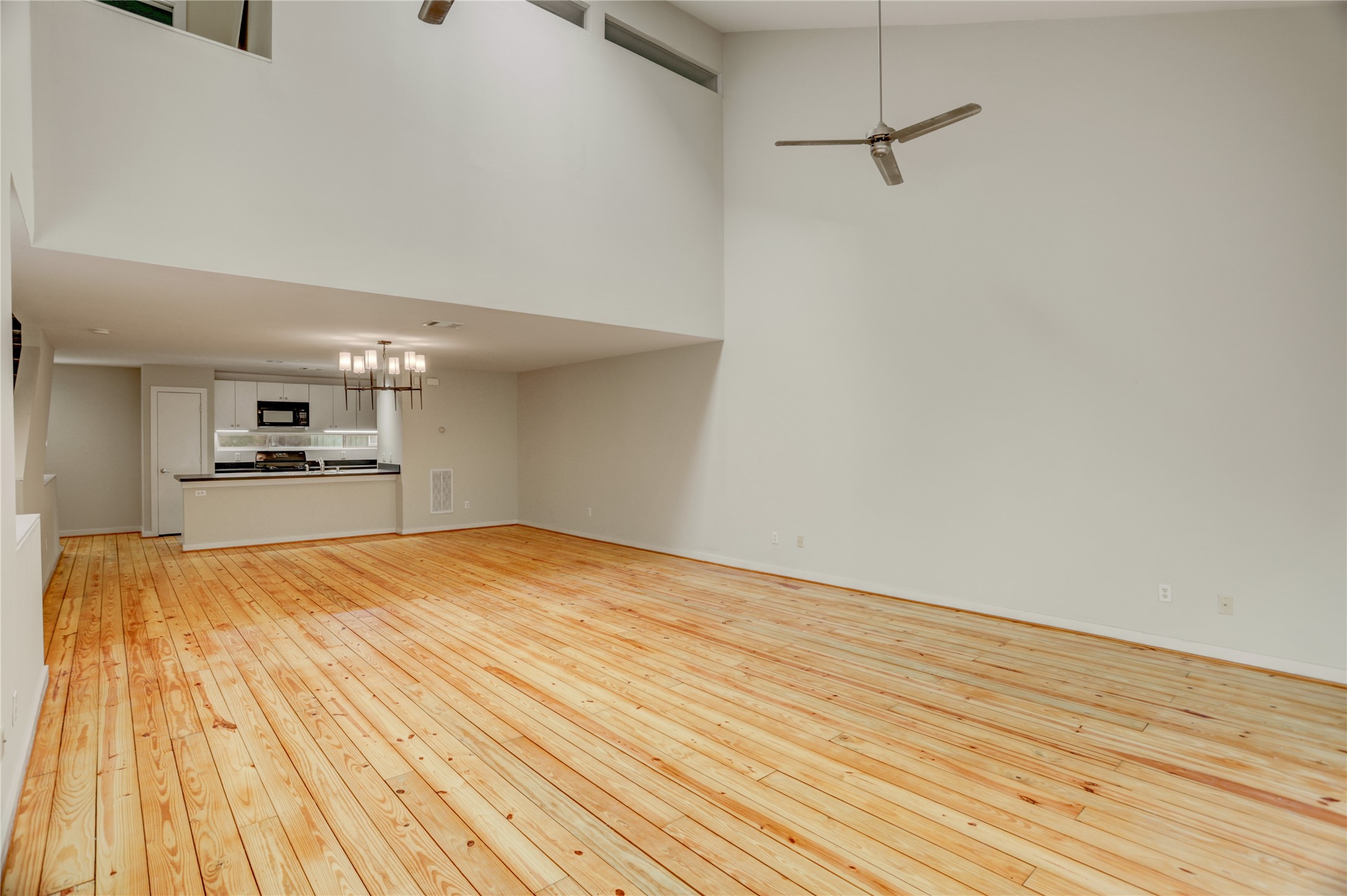 910 Ruthven Street Houston, TX 77019 - Photo 8 of 35 The same view without the staging