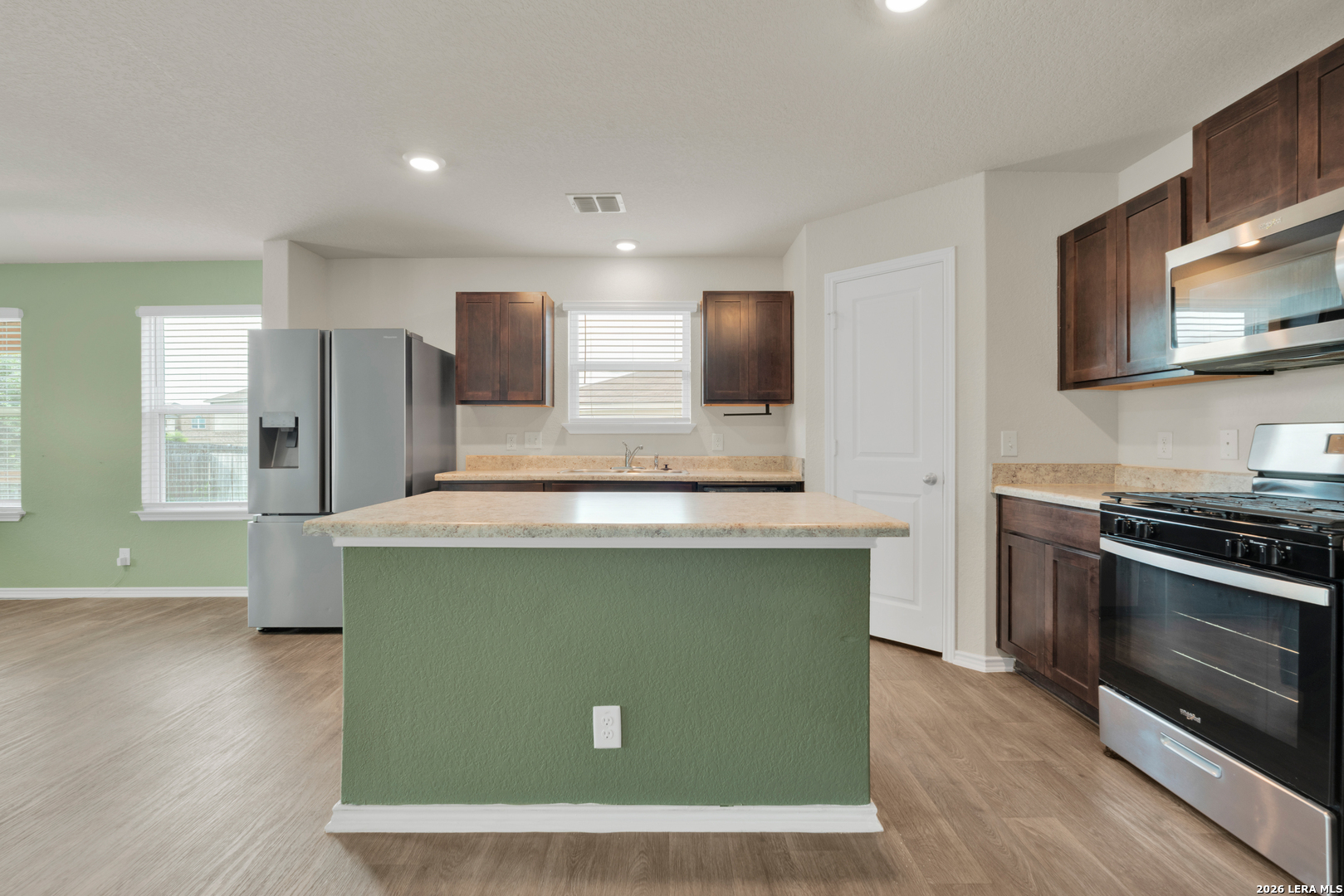 9570 Ranch Loop San Antonio, TX 78254 - Photo 3 of 33 Gallery Image 3