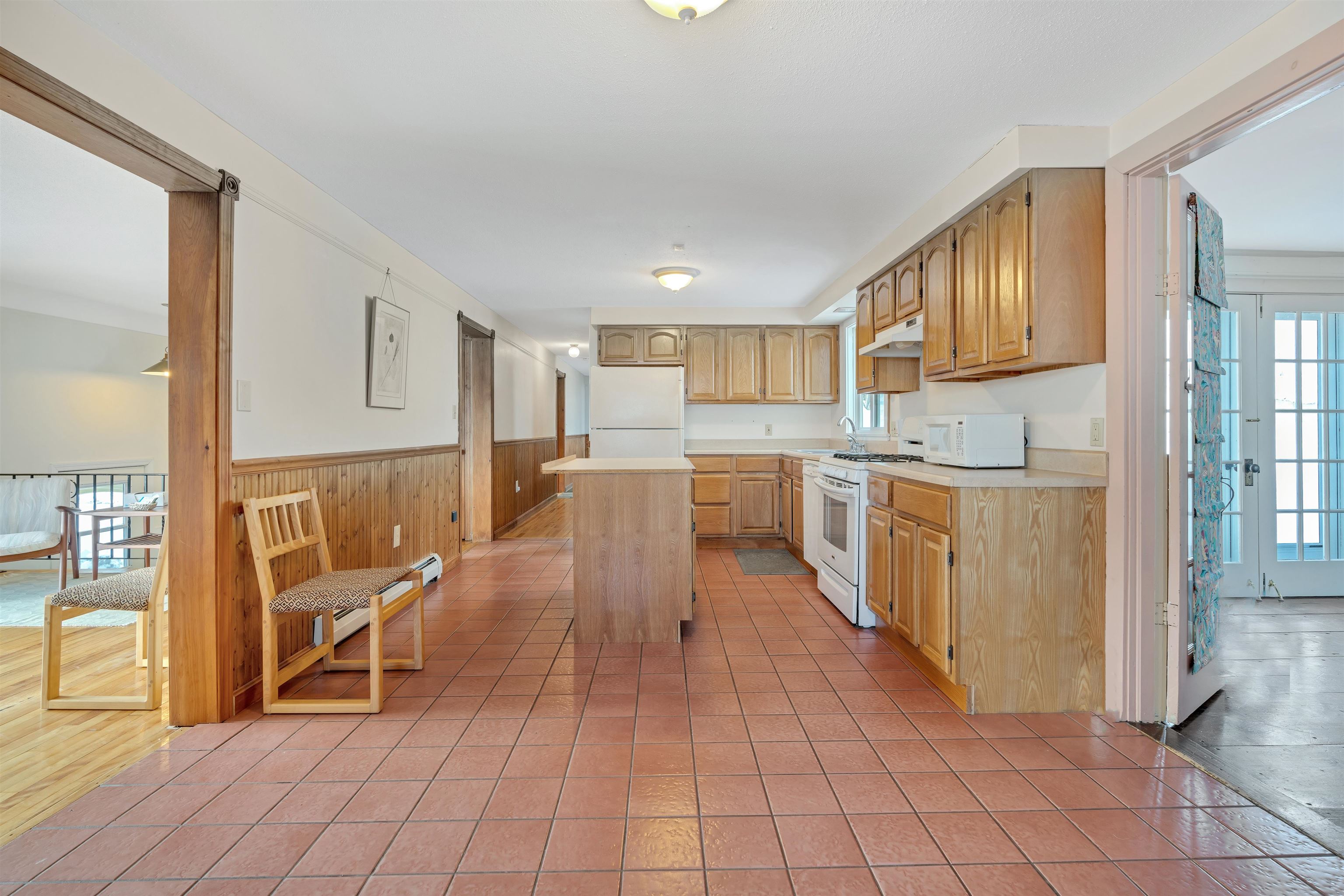 204 Hewitt Hill Road Pomfret, VT 05053 - Photo 3 of 26