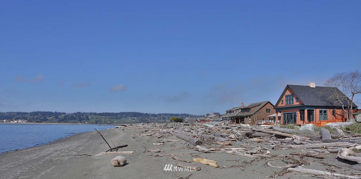 2462 Sunlight Beach Road Clinton, WA 98236 - Photo 3 of 25 Gallery Image 3