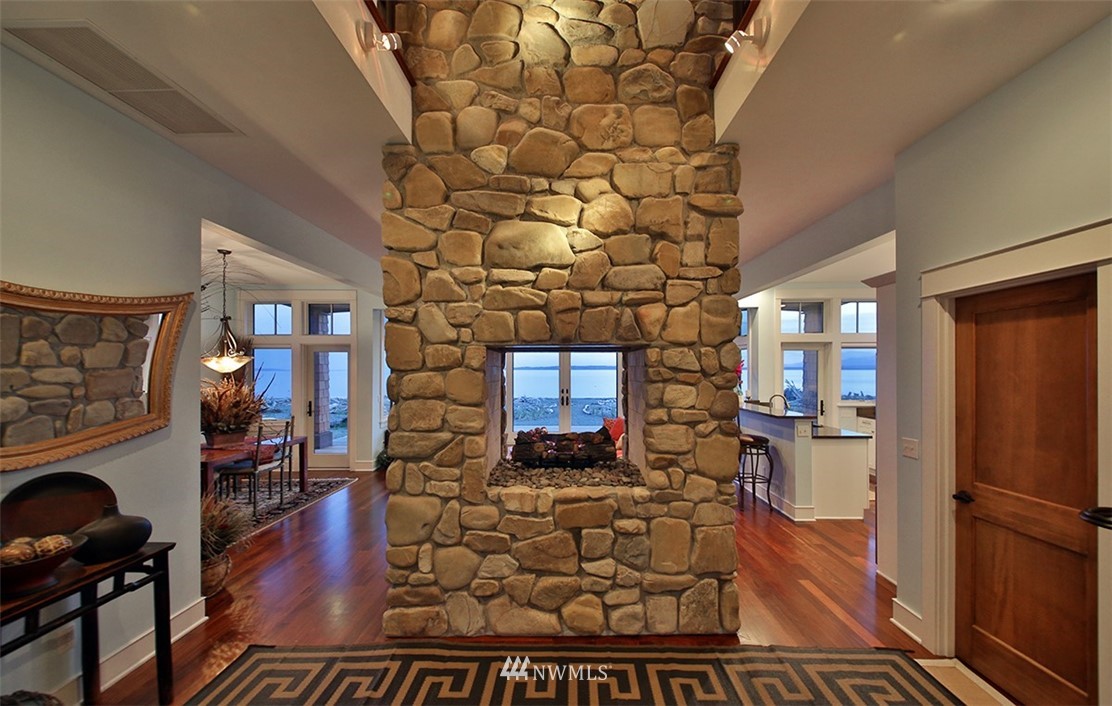 2462 Sunlight Beach Road Clinton, WA 98236 - Photo 5 of 25 Gallery Image 5