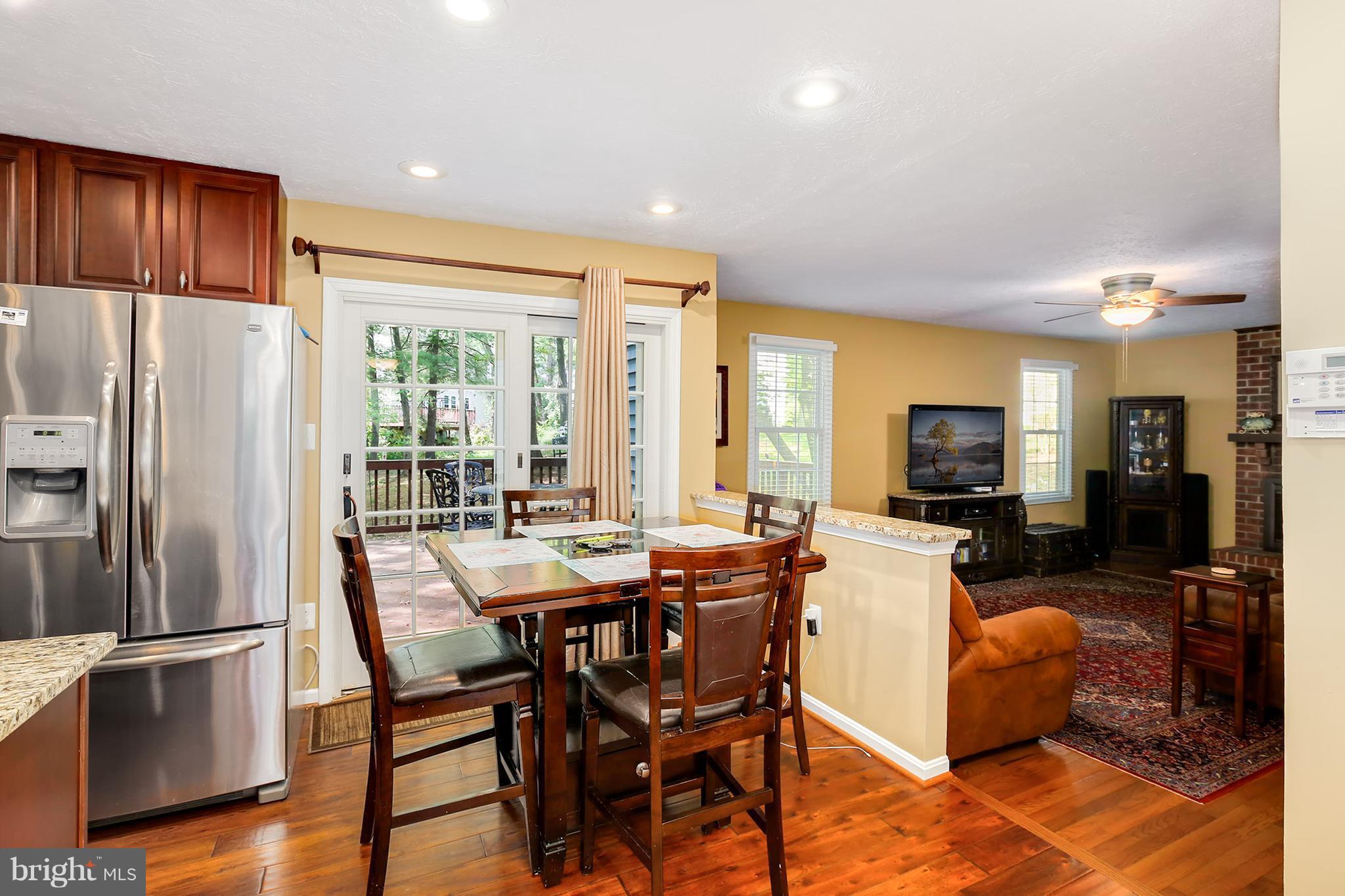 11408 Tanbark Drive Reston, VA 20191 - Photo 12 of 30 Kitchen Table Space