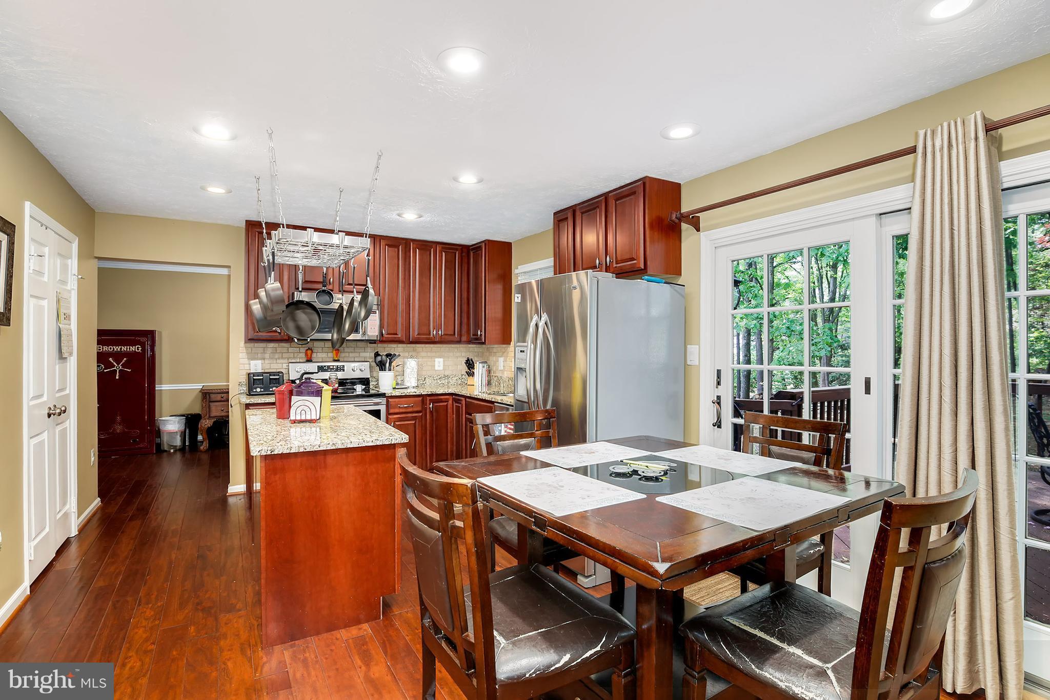 11408 Tanbark Drive Reston, VA 20191 - Photo 13 of 30 Kitchen Table Space