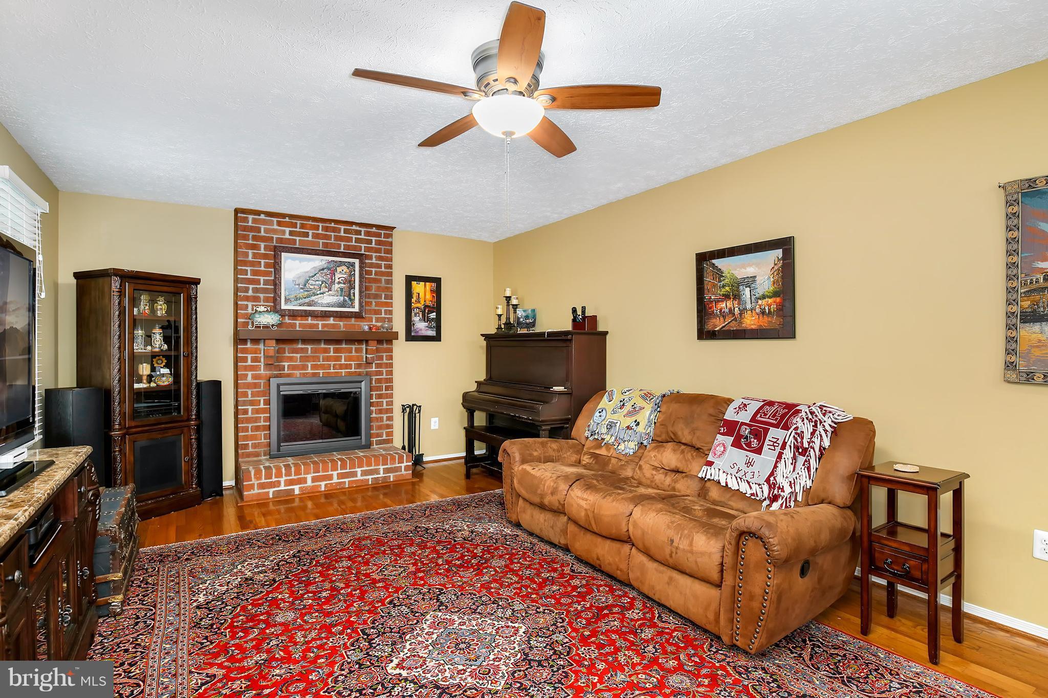 11408 Tanbark Drive Reston, VA 20191 - Photo 15 of 30 Family Room