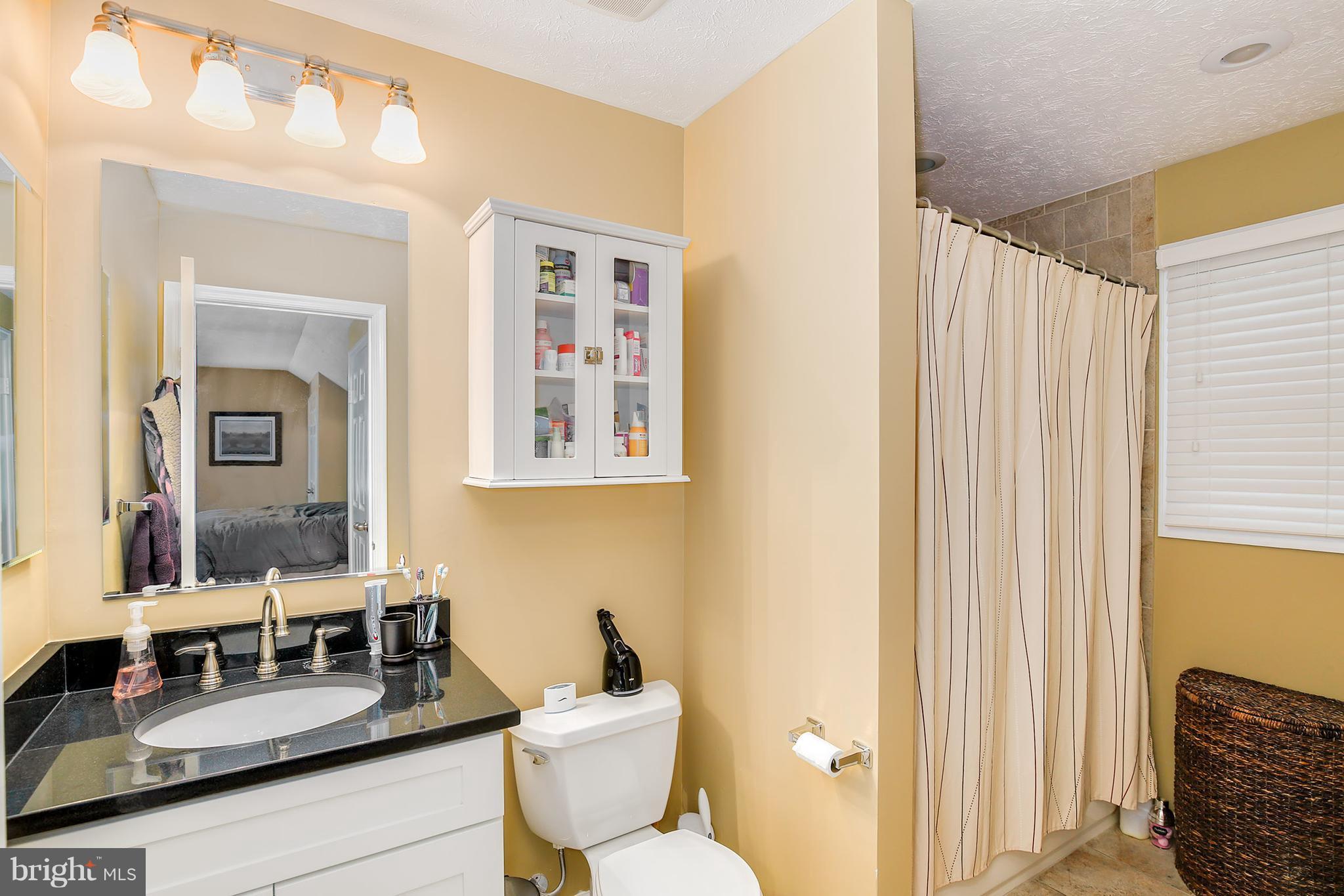 11408 Tanbark Drive Reston, VA 20191 - Photo 21 of 30 Bath (Master)