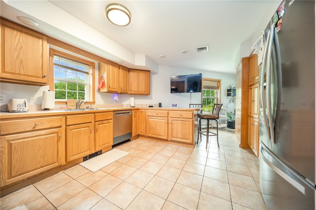 1441 Stafford Road Fall River, MA 02721 - Photo 8 of 27