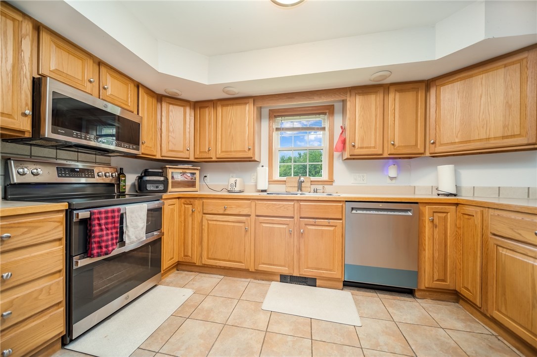 1441 Stafford Road Fall River, MA 02721 - Photo 9 of 27