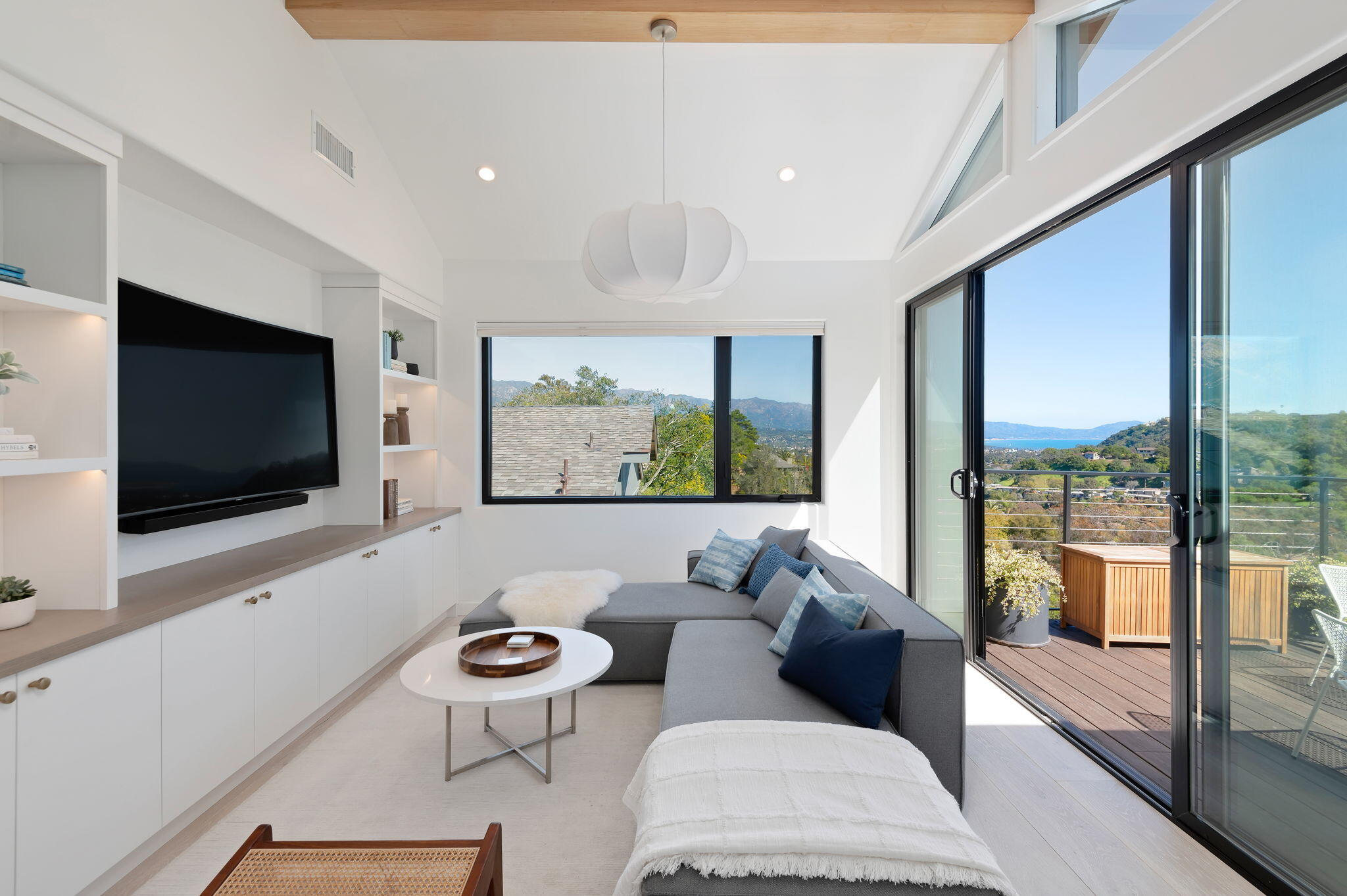1415 La Cima Road, Unit B Santa Barbara, CA 93101 - Photo 7 of 22 3-web-or-mls-03 - Living Room