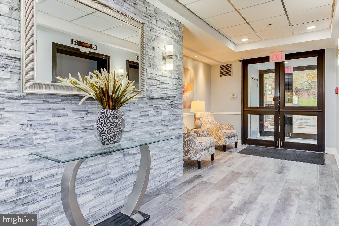 800 Avondale Road, Unit 5G Wallingford, PA 19086 - Photo 5 of 25 Lobby