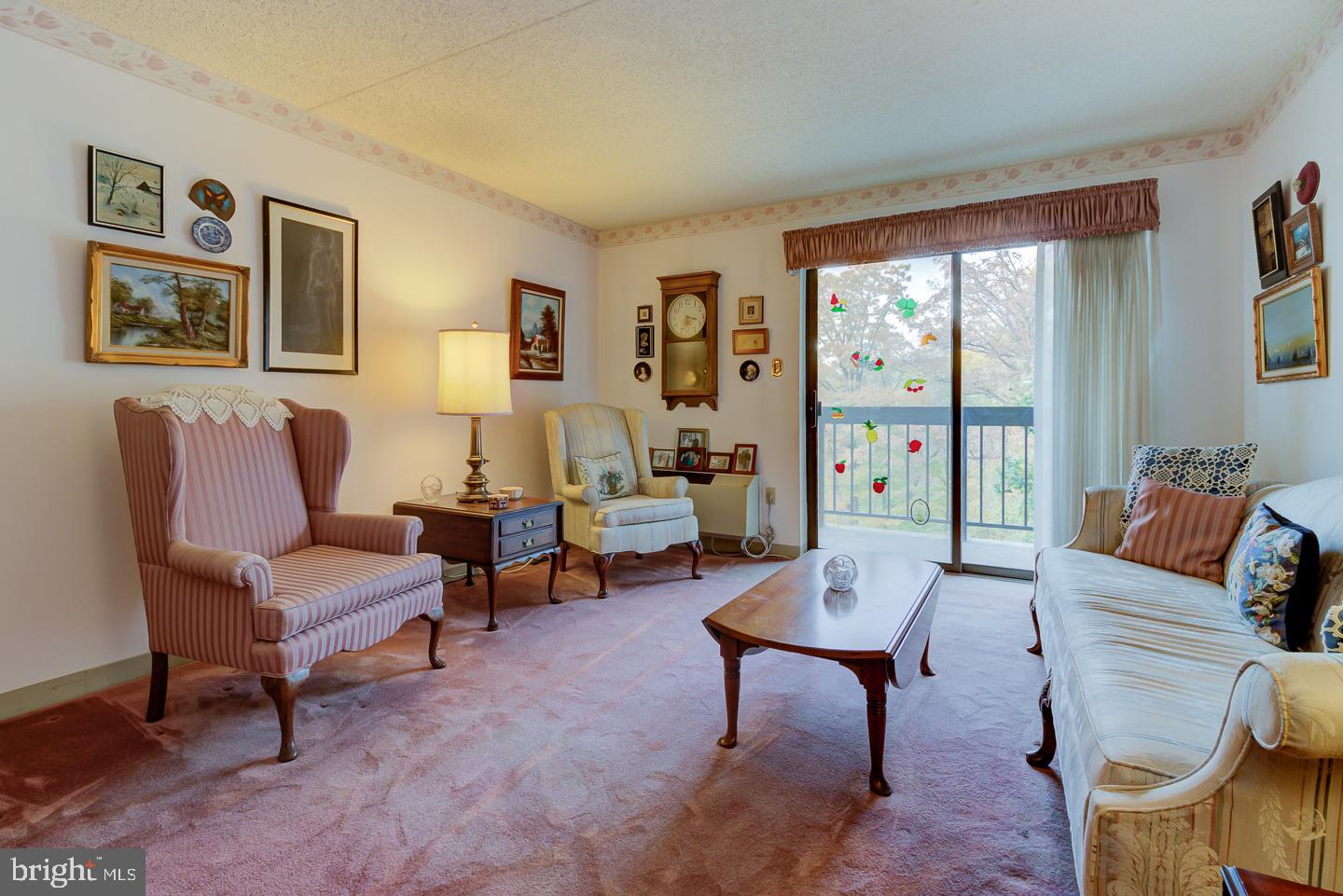 800 Avondale Road, Unit 5G Wallingford, PA 19086 - Photo 6 of 25 Living room