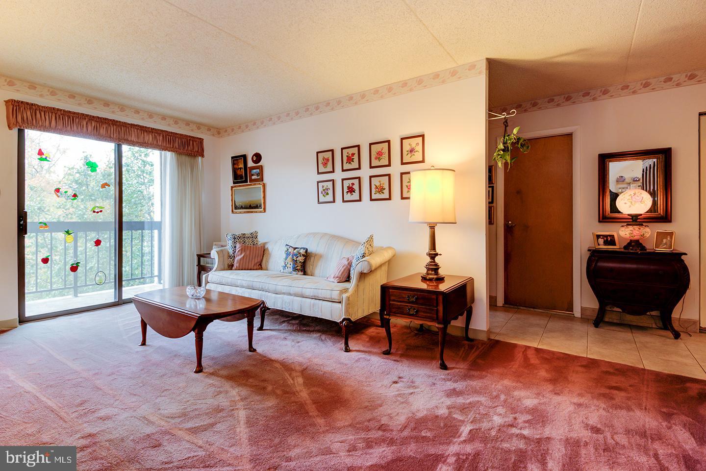 800 Avondale Road, Unit 5G Wallingford, PA 19086 - Photo 8 of 25 Living room