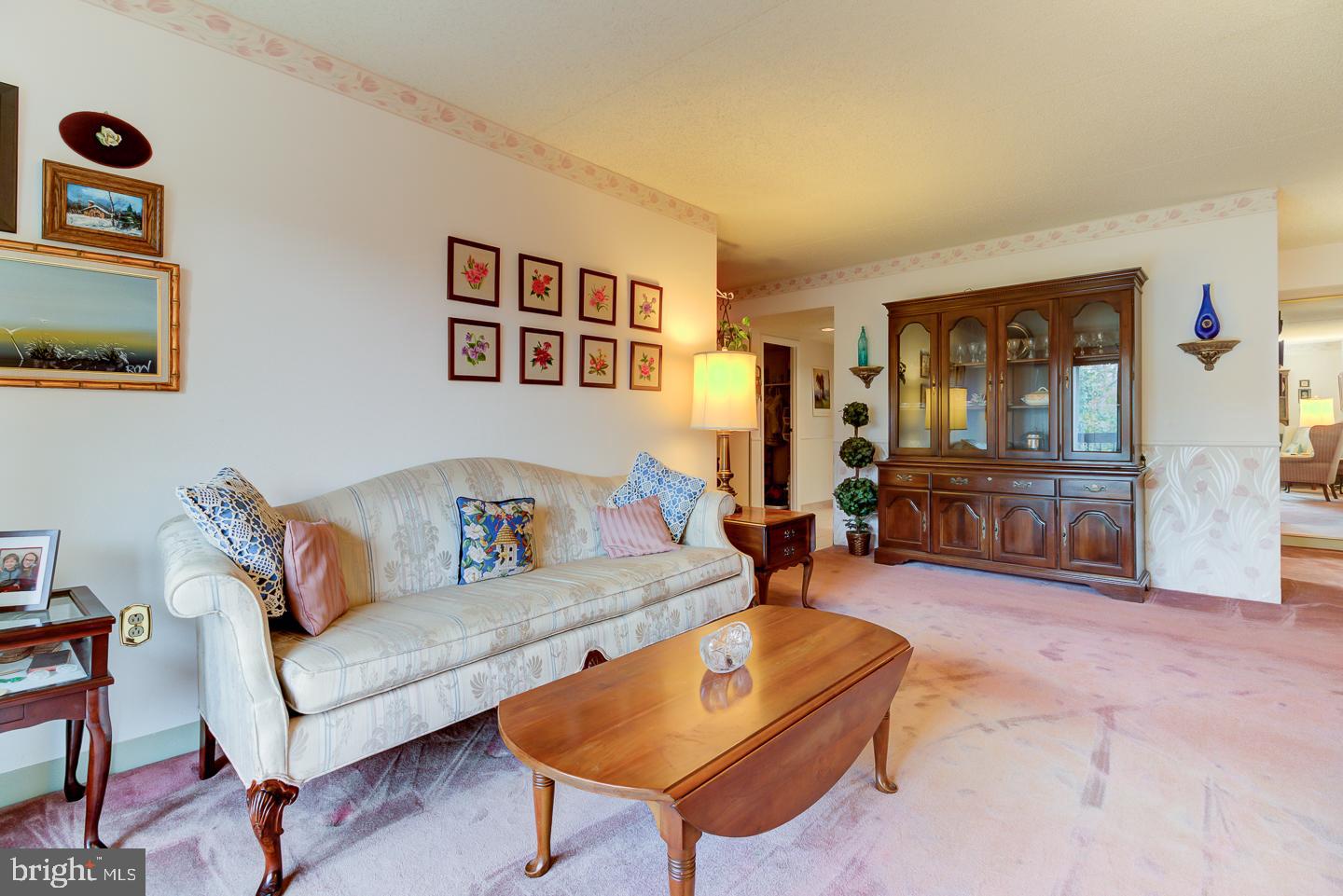 800 Avondale Road, Unit 5G Wallingford, PA 19086 - Photo 10 of 25 Living room