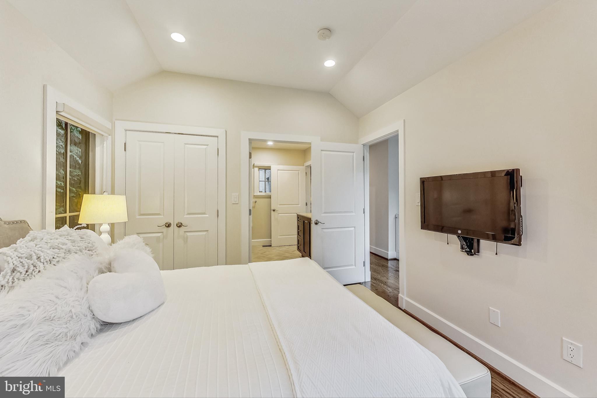 10204 Gary Road Potomac, MD 20854 - Photo 27 of 77