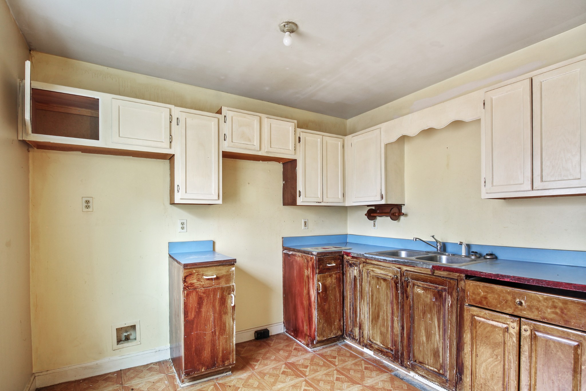 7164 Brush Creek Road South Fairview, TN 37062 - Photo 4 of 11 a kitchen with stainless steel appliances granite countertop a sink stove and cabinets