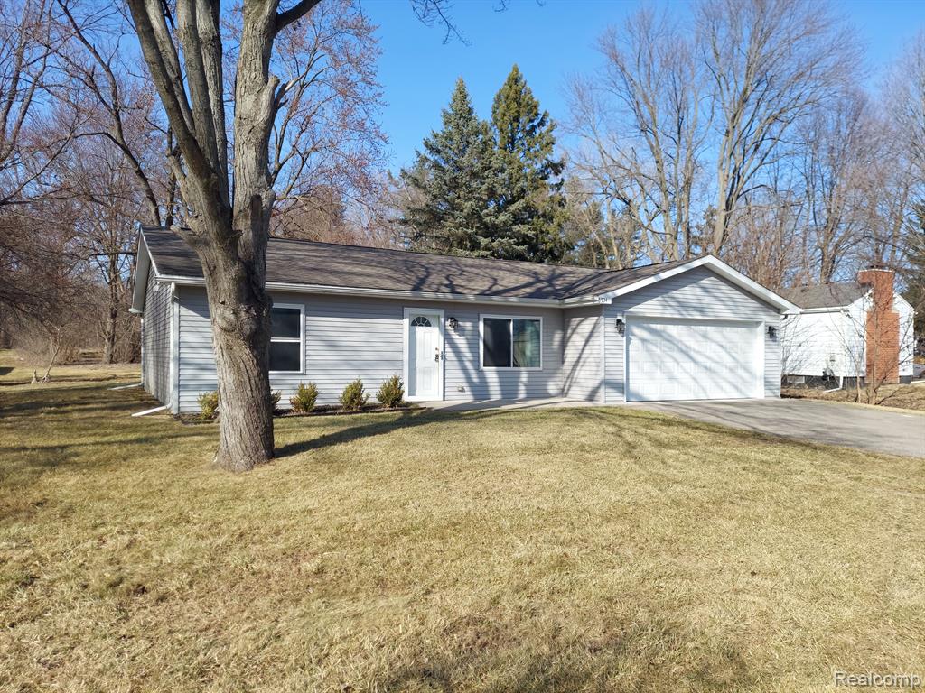 3934 Pontiac Lake Road Waterford, MI 48328 - Photo 2 of 14 Gallery Image 2