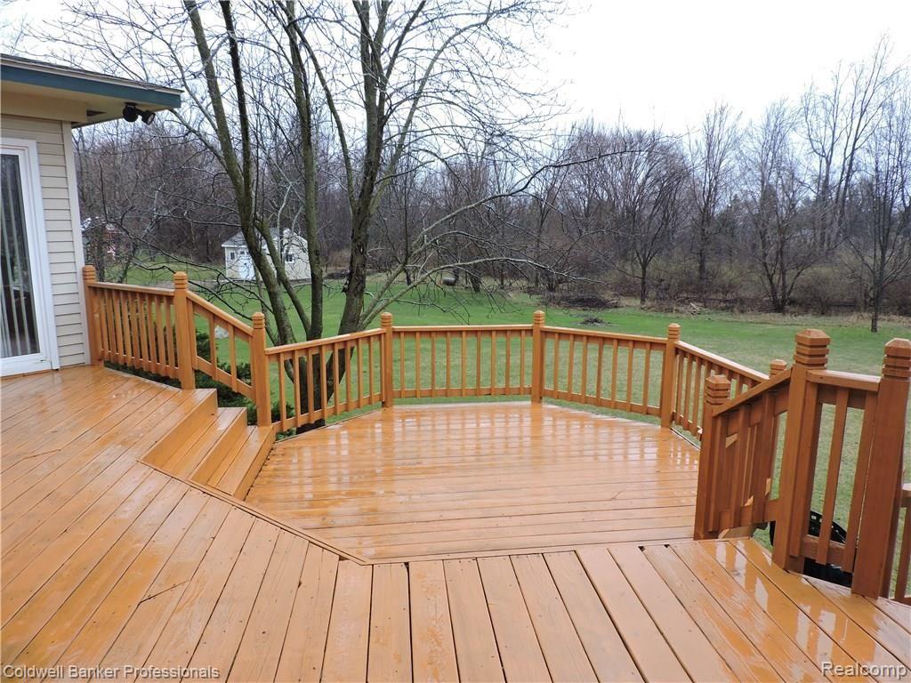 7000 Oakhill Road Clarkston, MI 48348 - Photo 45 of 47 Picture yourself on this wonderful deck!