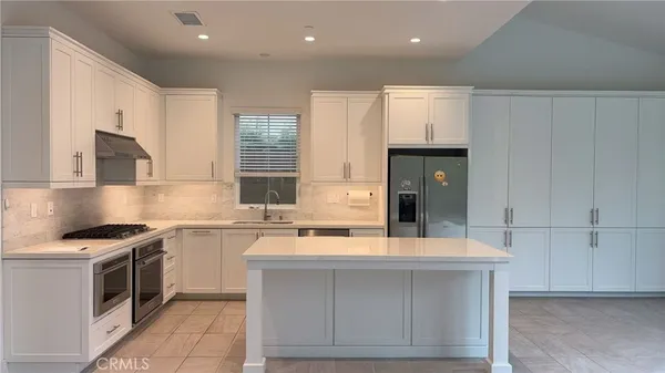 $6,800 | 112 San Benito, Irvine, CA 92618