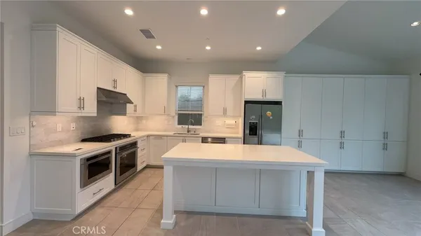 $6,800 | 112 San Benito, Irvine, CA 92618