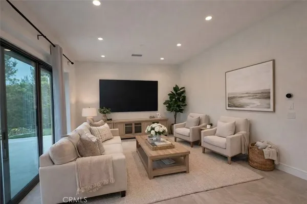 $6,800 | 112 San Benito, Irvine, CA 92618