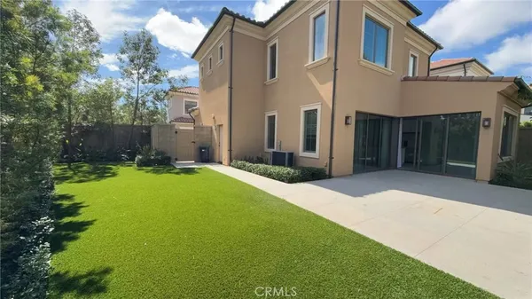 $6,800 | 112 San Benito, Irvine, CA 92618