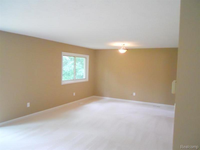 7212 Stonebrook Road West Bloomfield, MI 48322 - Photo 3 of 20 Stonebrook 003.jpg