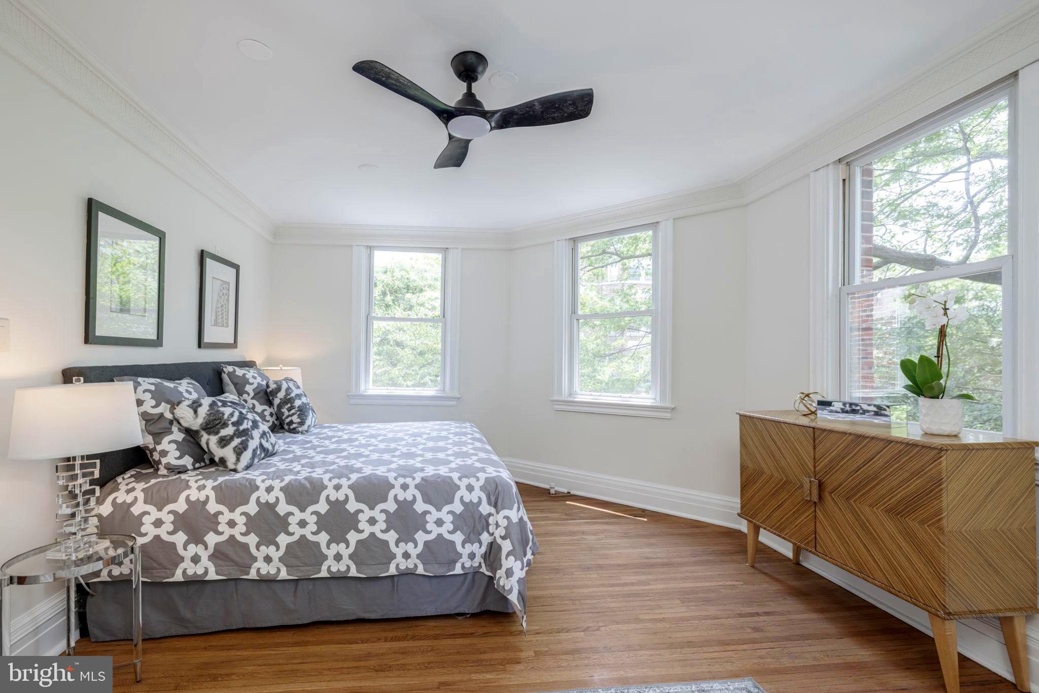 2801 Adams Mill Road Northwest, Unit 301 Washington, DC 20009 - Photo 22 of 31 Primary en suite