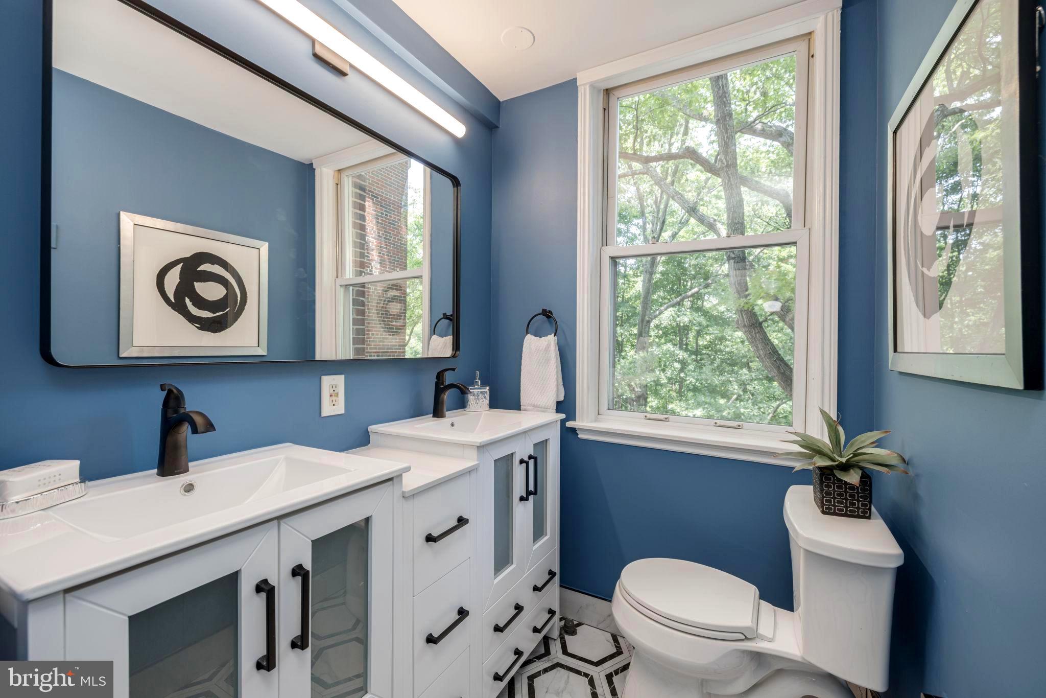 2801 Adams Mill Road Northwest, Unit 301 Washington, DC 20009 - Photo 25 of 31 Primary en suite