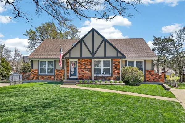 $379,900 | 412 South Normandy Street, Olathe, KS 66061