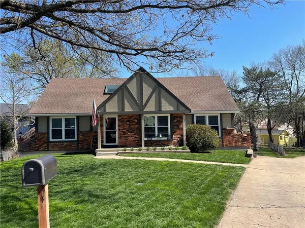 $379,900 | 412 South Normandy Street, Olathe, KS 66061