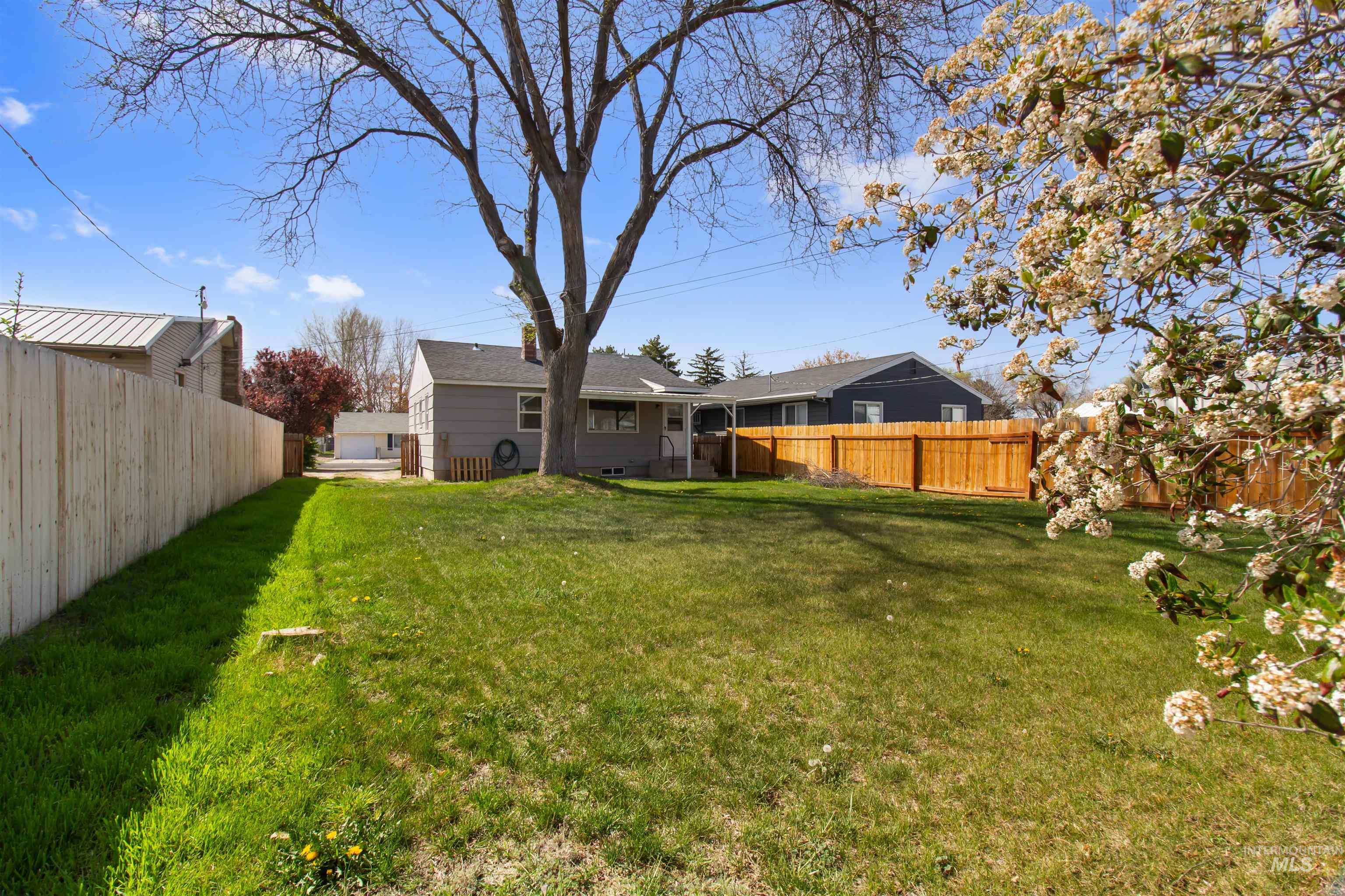 412 Madison Street Twin Falls, ID 83301 - Photo 27 of 42 Rear view of property featuring a fenced backyard