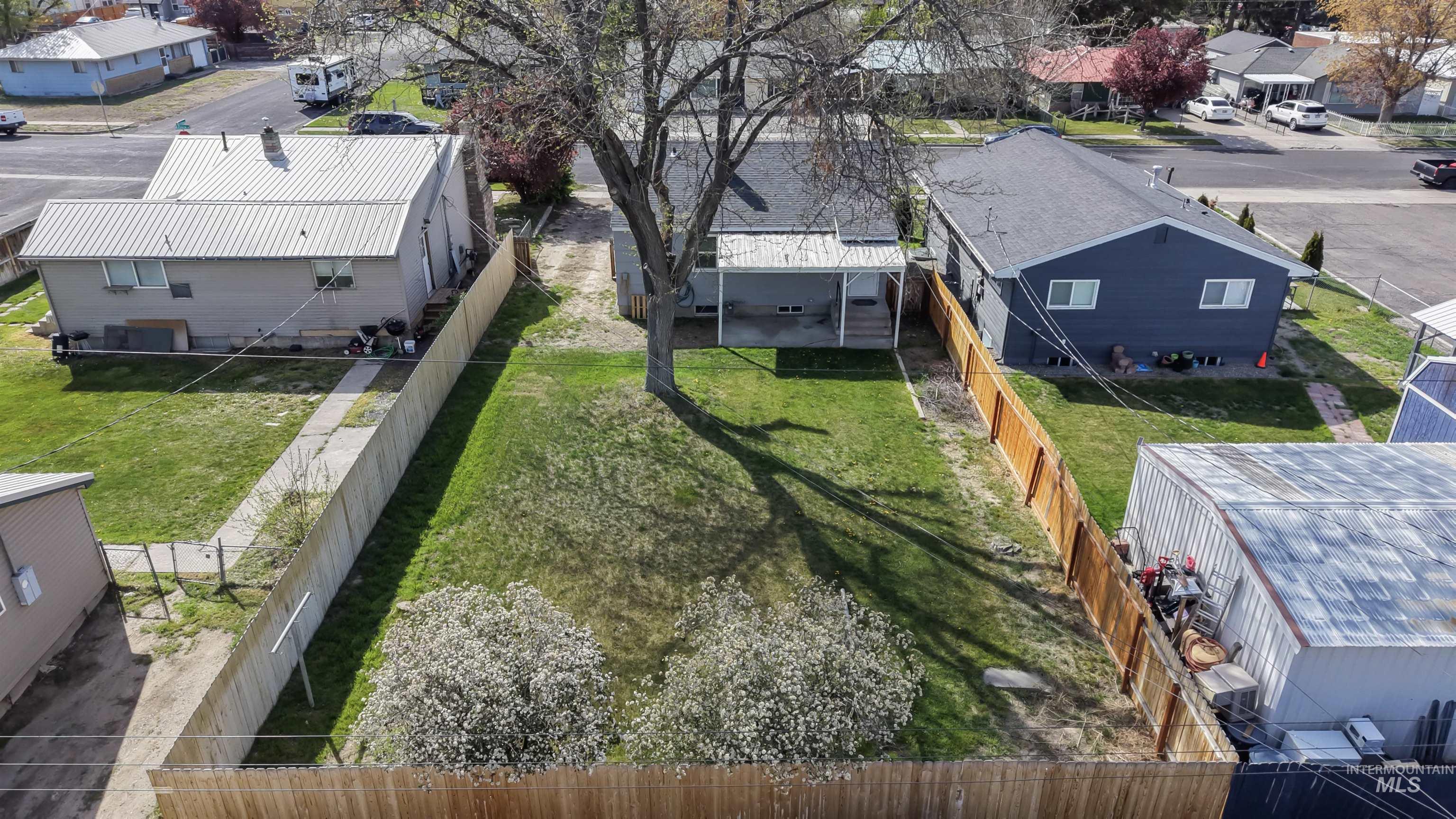 412 Madison Street Twin Falls, ID 83301 - Photo 33 of 42 Aerial view of residential area