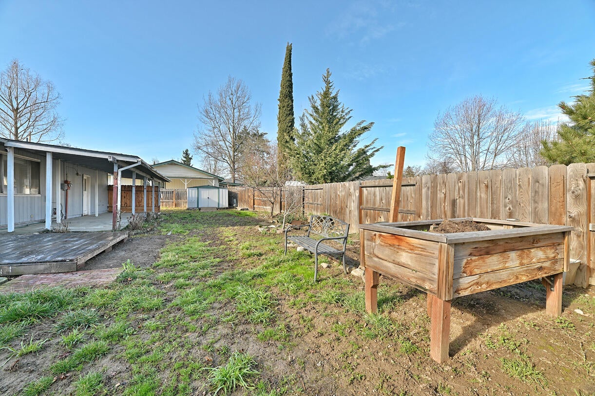 3620 Hilsinger Road Phoenix, OR 97535 - Photo 19 of 21 Backyard3