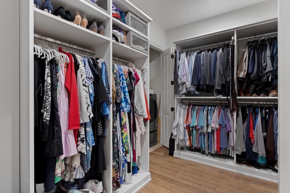 5097 Cole Road Memphis, TN 38117 - Photo 15 of 25 a view of walk in closet with clothes
