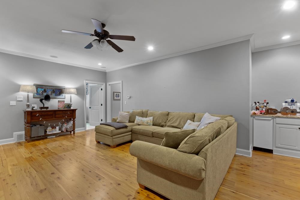 5097 Cole Road Memphis, TN 38117 - Photo 18 of 25 a living room with furniture and kitchen view