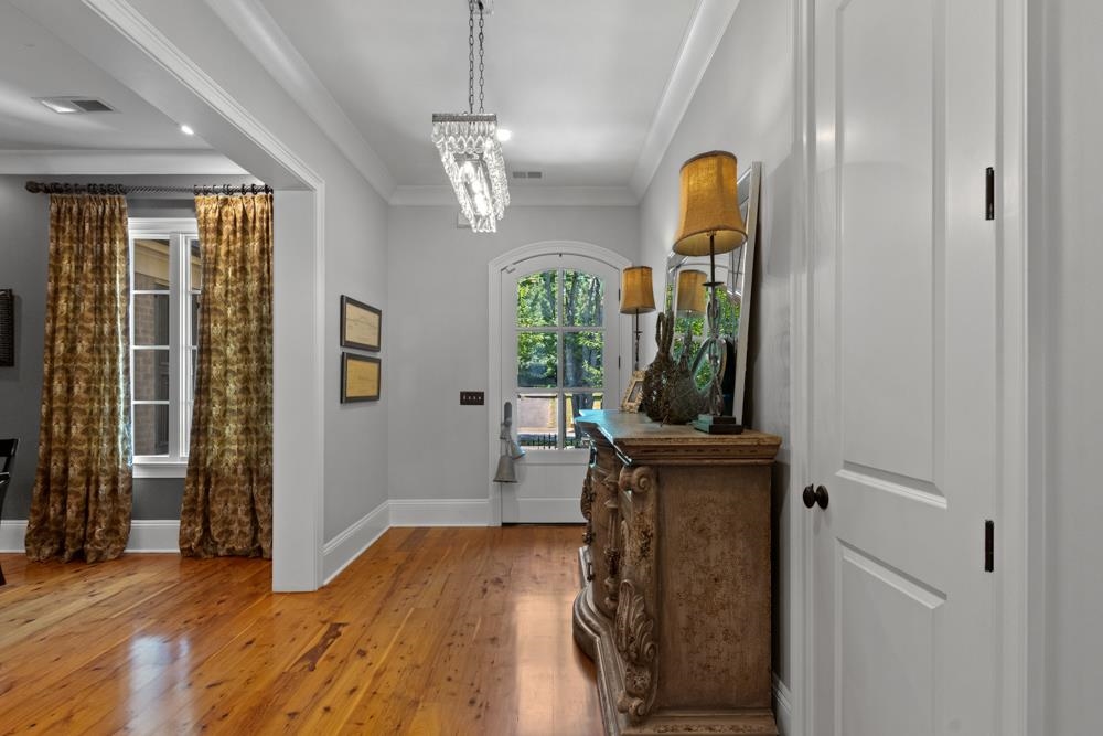 5097 Cole Road Memphis, TN 38117 - Photo 2 of 25 a view of a hallway with wooden floor and windows