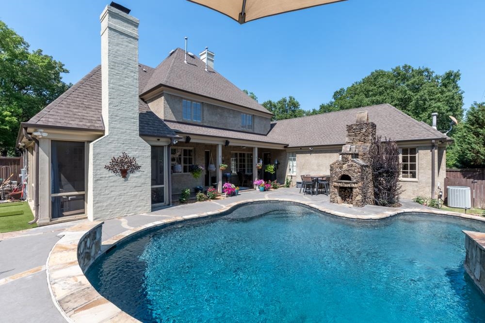5097 Cole Road Memphis, TN 38117 - Photo 23 of 25 a view of a house with pool