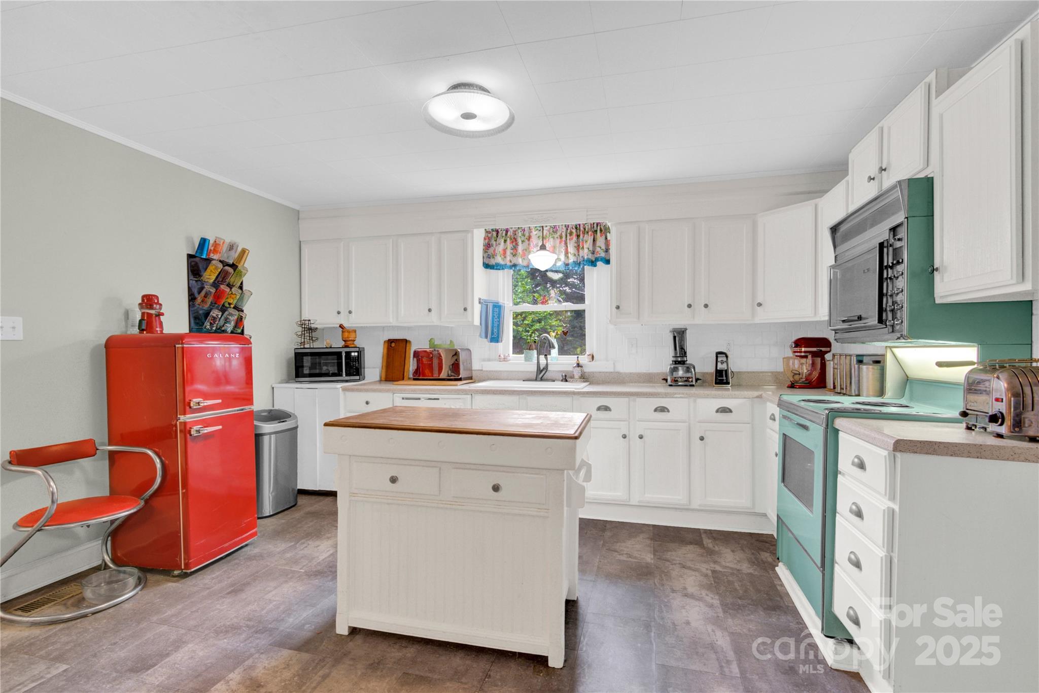 4959 King Wilkinson Road Denver, NC 28037 - Photo 8 of 41 a kitchen that has a lot of cabinets in it and appliances
