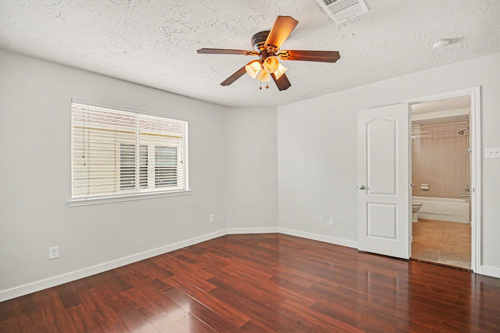 7419 Hollister Ridge Houston, TX 77040 - Photo 14 of 27 Larger guest bedroom on second floor has an en-suite bath.