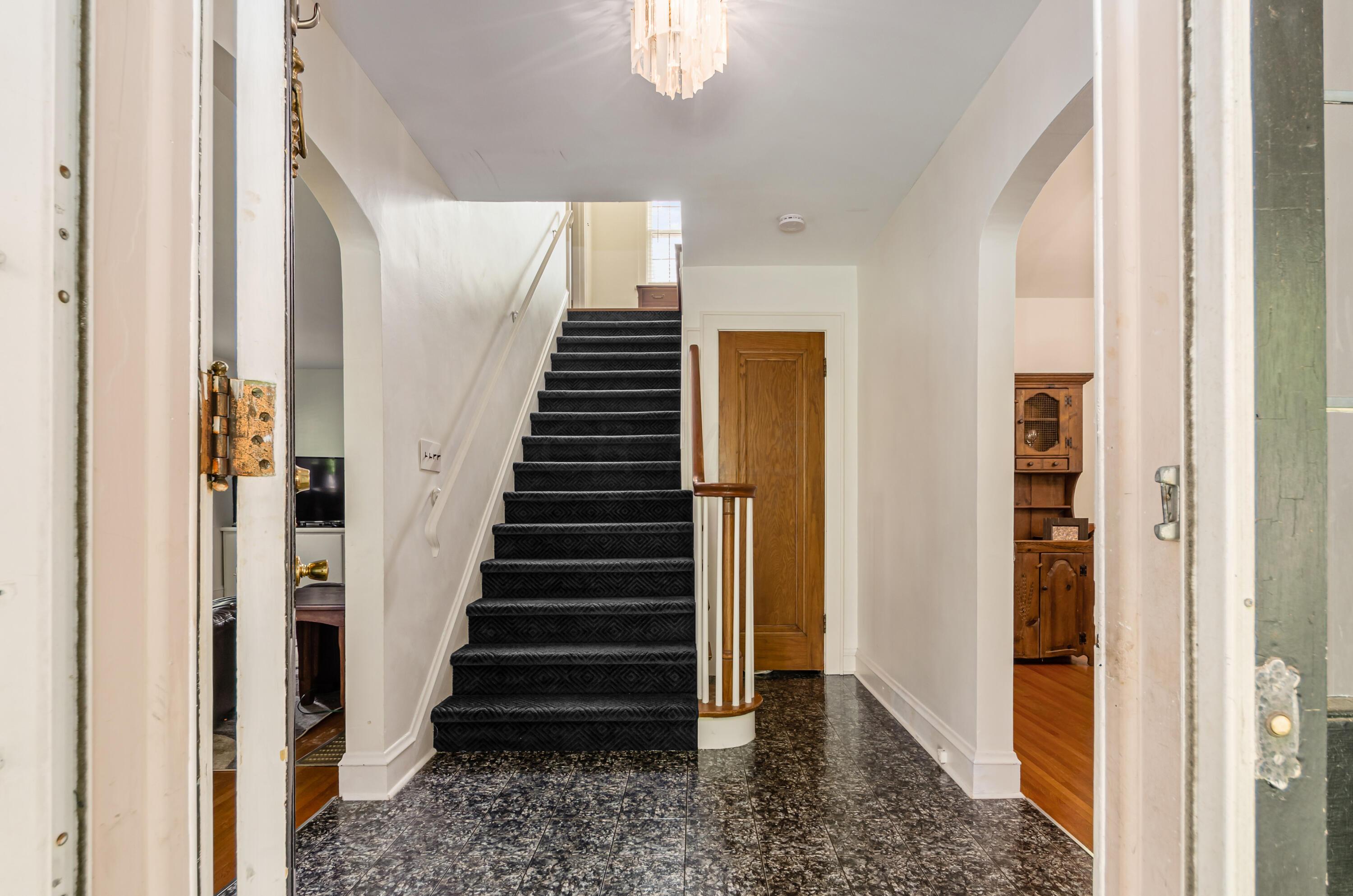 59 South Ardmore Road Columbus, OH 43209 - Photo 8 of 42 Large Front Entry Way