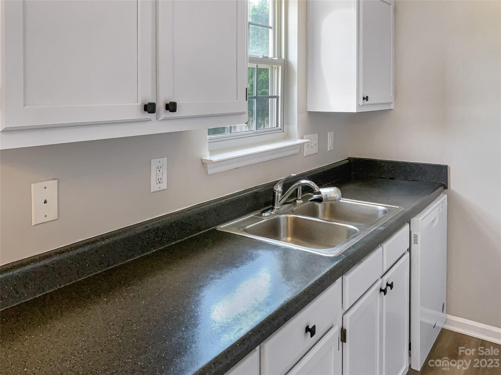 1829 Slater Road Charlotte, NC 28216 - Photo 10 of 20 Gallery Image 10
