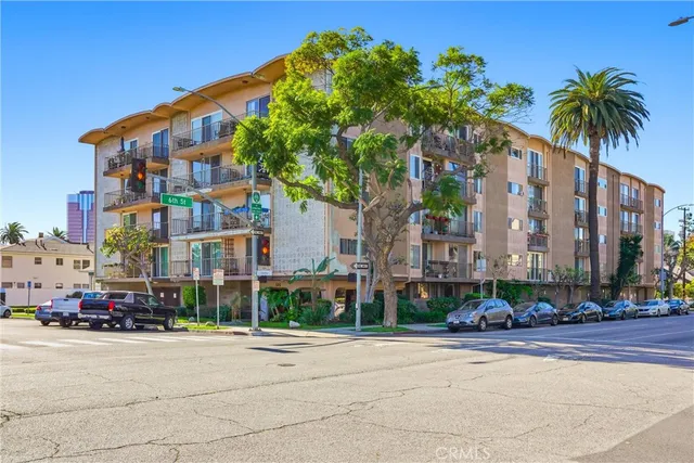 $429,000 | 545 Chestnut Avenue, Unit 207, Long Beach, CA 90802