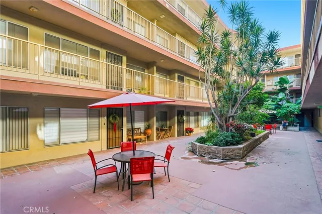 $429,000 | 545 Chestnut Avenue, Unit 207, Long Beach, CA 90802