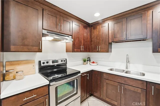 $429,000 | 545 Chestnut Avenue, Unit 207, Long Beach, CA 90802