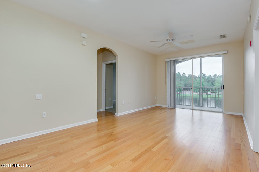 10550 Baymeadows Road, Unit 423 Jacksonville, FL 32256 - Photo 4 of 19 10550 Baymeadows Road 423 (8 of 19)