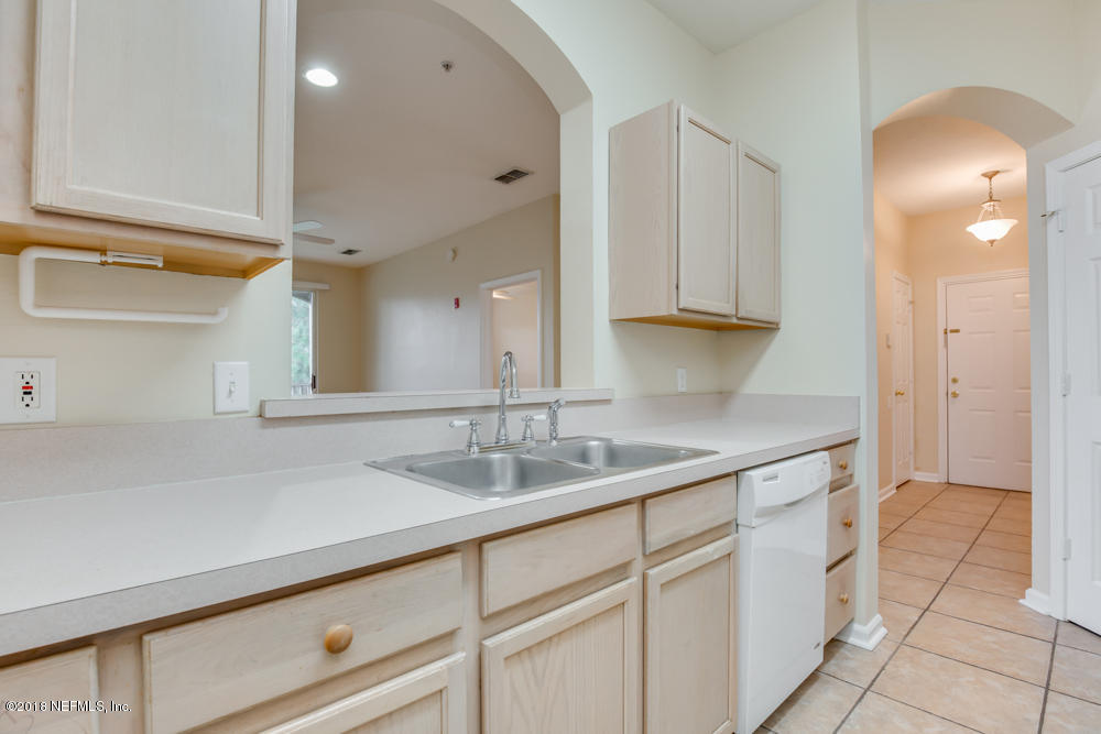 10550 Baymeadows Road, Unit 423 Jacksonville, FL 32256 - Photo 5 of 19 10550 Baymeadows Road 423 (6 of 19)