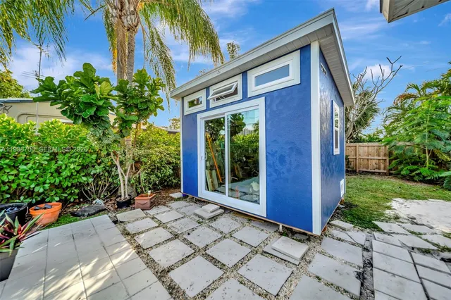 a view of a backyard with plants